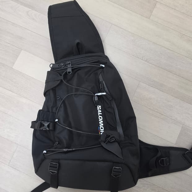 살로몬 크로스백팩 