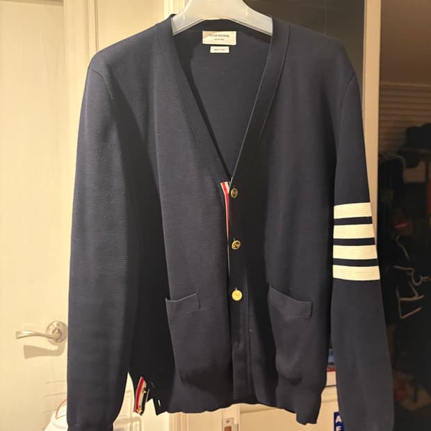 톰브라운 금장 가디건 팝니다