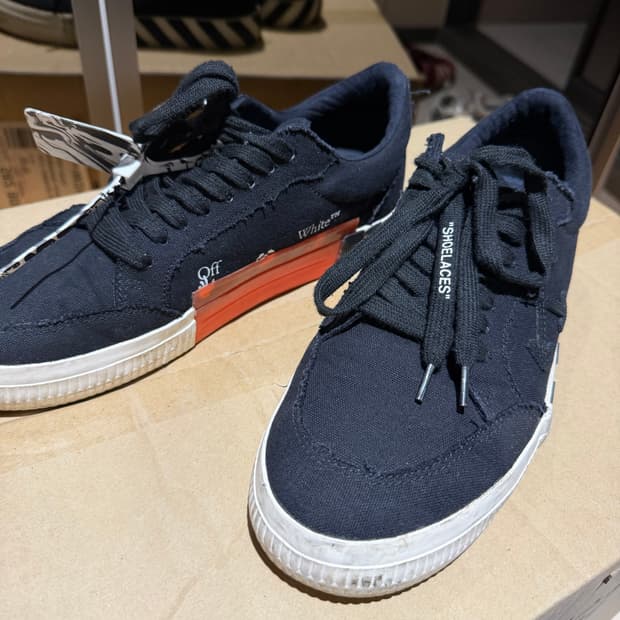 오프화이트 스니커즈