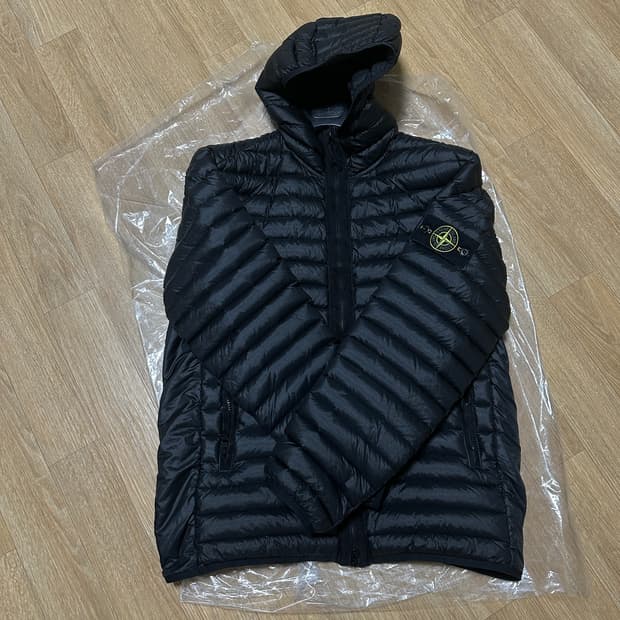 스톤아일랜드 룸우븐 경량패딩 M