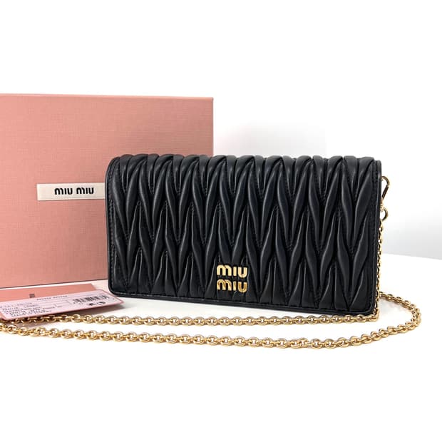 미우미우 마테라쎄 체인 크로스백 블랙 (5ZH178)