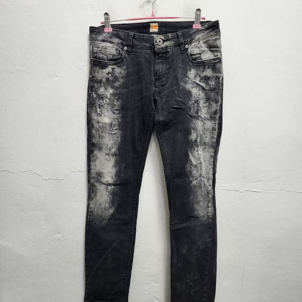 HUGO BOSS 블랙 워싱 데님 팬츠