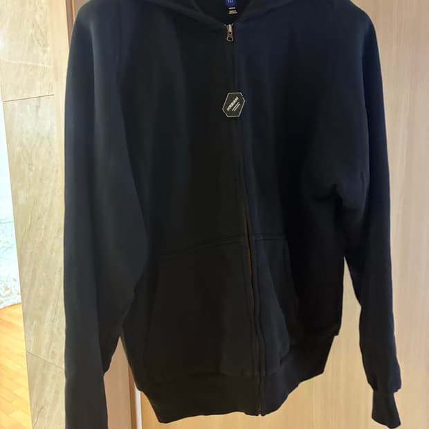 이지갭 후드집업 블랙 미디엄 판매합니다 (새상품)