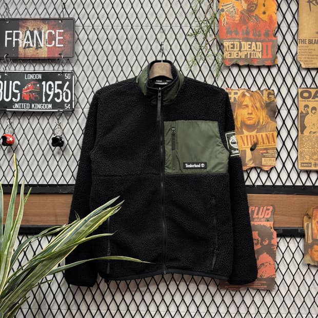 2019 F/W 팀버랜드 플리스 자켓 카키 배색 패치 디테일 블랙