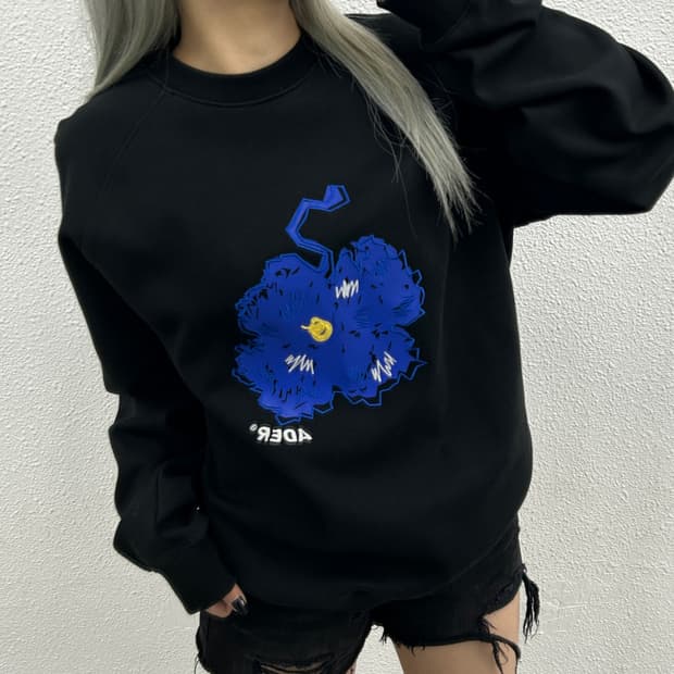 아더에러 블라썸 블랙 맨투맨 A2