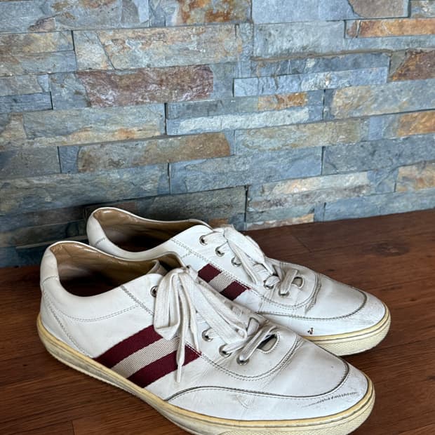 발리 화이트 스니커즈 