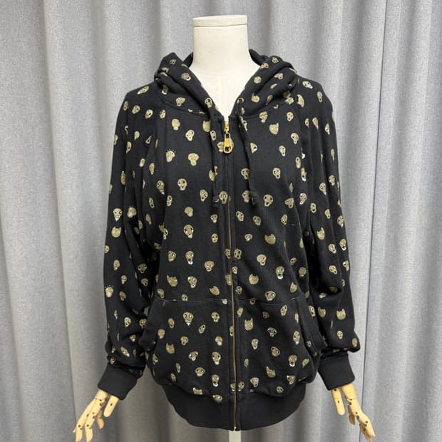 츠모리치사토 블랙 스컬 그래픽 후드집업 