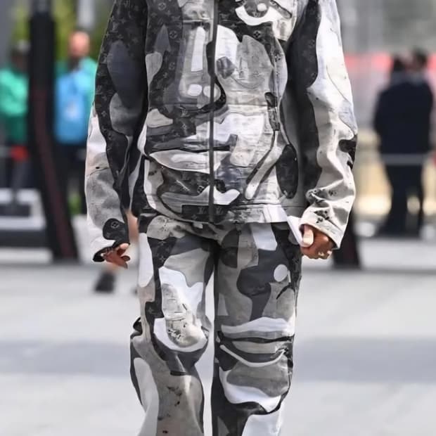 루이비통 슈퍼키드 모노그램 포트레이트 데님팬츠