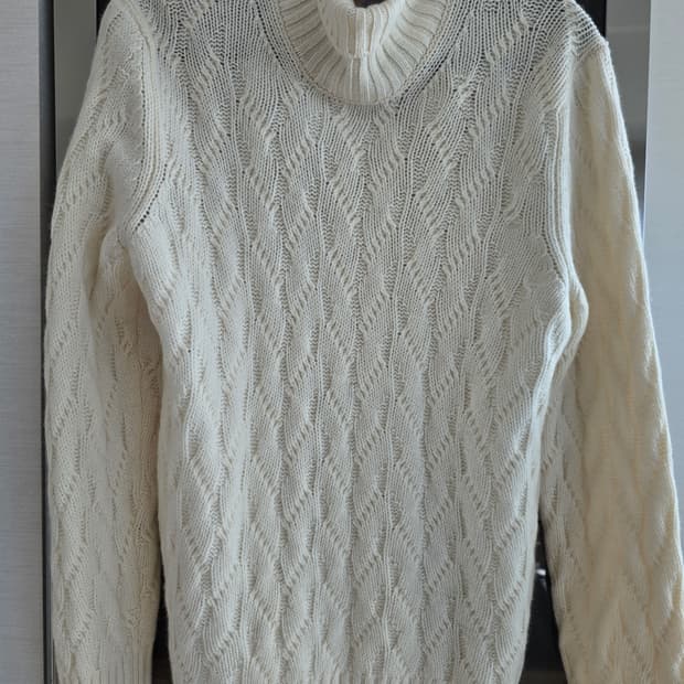 딸리아또레 버진울 연한아이보리 색상 52사이즈입니다.