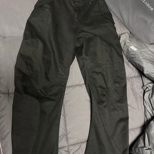 아르반 트리플 커브드 팬츠