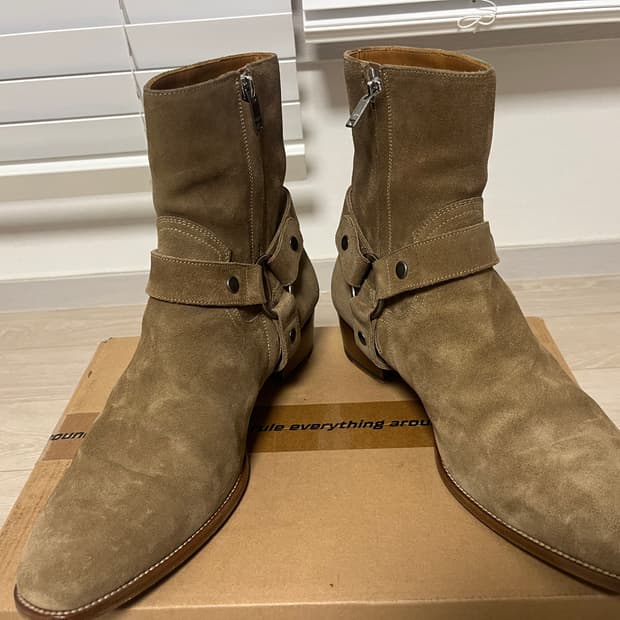 생로랑 22FW 스웨이드 하네스 부츠