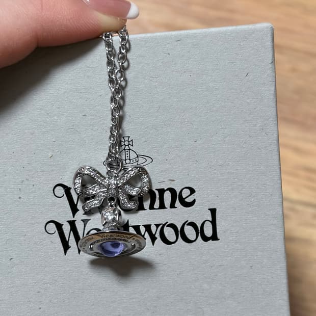 비비안웨스트우드 옥타비아 리본 오알비 목걸이 바이올렛 