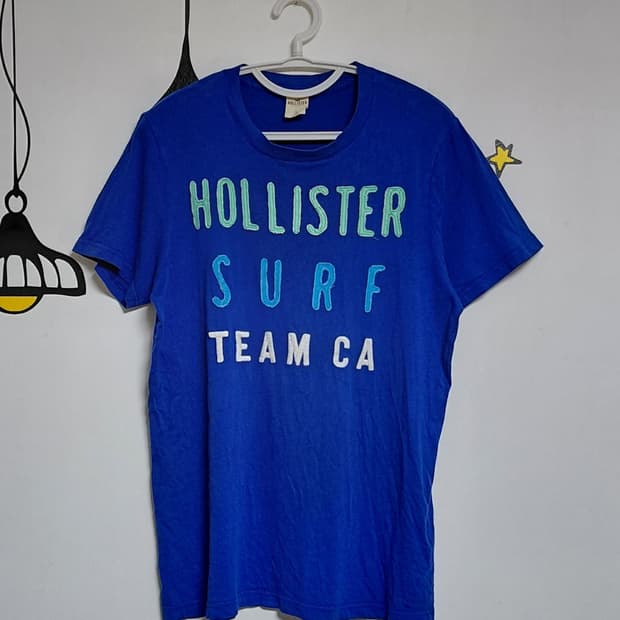 [L] Holister 자수 와펜 로고 반팔 티셔츠 (블루)
