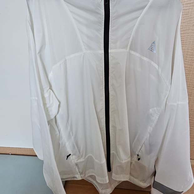 나이키 ACG 신더 콘 자켓 에어로라 화이트 - 아시아 L 팝니다