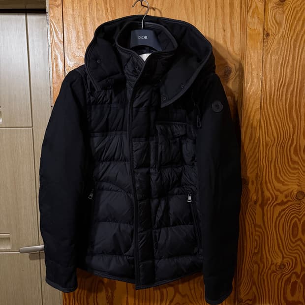 몽클레어 라이언 블랙와펜 패딩 