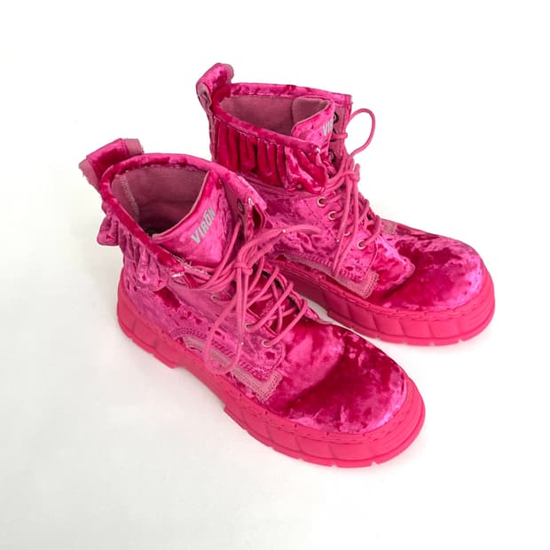 콜리나 스트라다 2023SS 컬렉션 벨루어 컴뱃 부츠