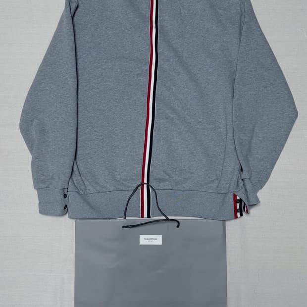 톰브라운 백삼선 맨투맨 [4]