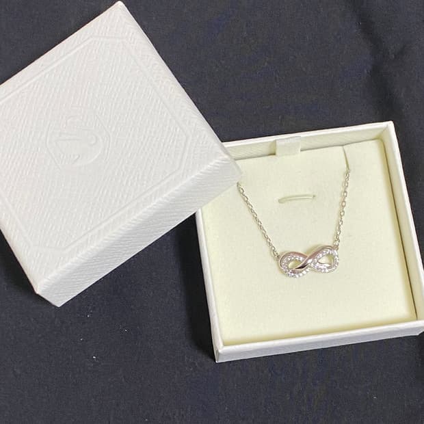 (새상품) 스와로브스키 인피니티 팬던트 목걸이/운송비 포함