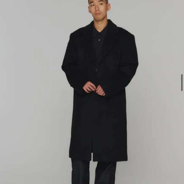 [L] 아모멘토 헤어리 롱 코트 블랙