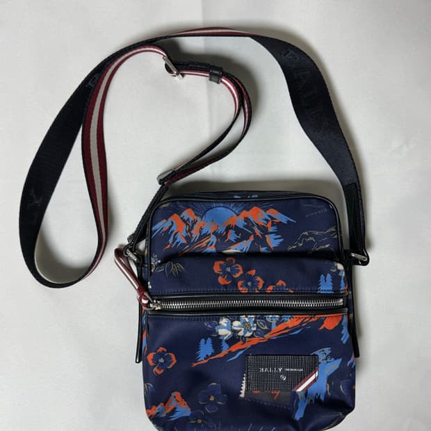 발리 핀처 나일론 크로스백