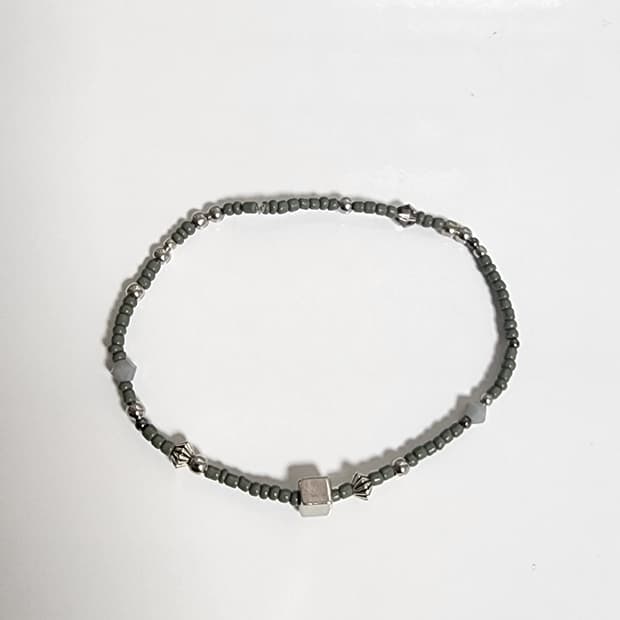 남자 짙회 심플 포인트 팔찌