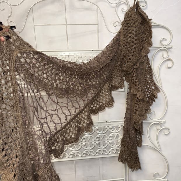 Ash brown grunge floral crochet lace 머플러