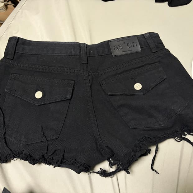 애즈온 반바지 SOLID BLACK SHORT PANTS