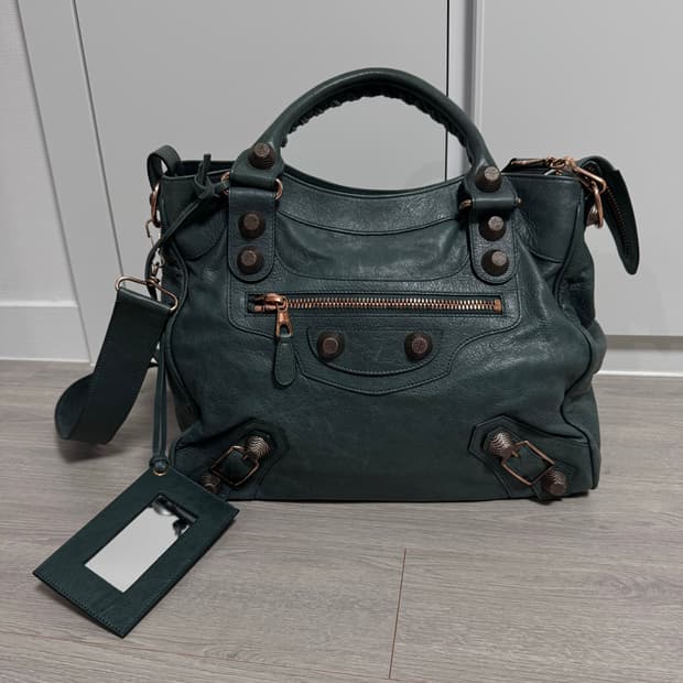 발렌시아가 클래식 시티 틸그린 미디움/상태최상/급처