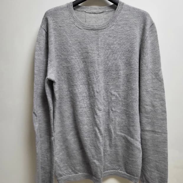 솔리드 옴므 그레이 실크 니트