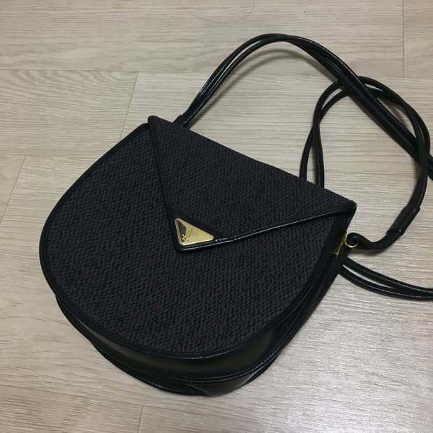 이번주까지만) Yves Saint Laurent 빈티지 로고 숄더백 정품