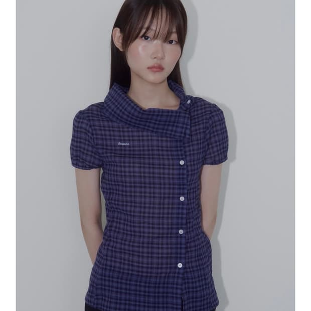 온스카 드레이프 카라 블라우스 네이비체크 (1 size)