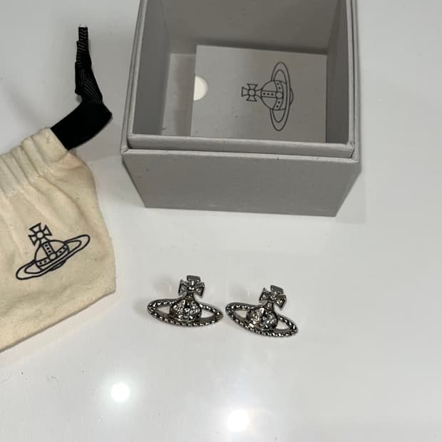 비비안웨스트우드 orb 귀걸이