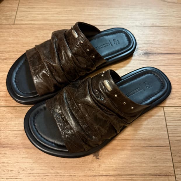 네거티브쓰리 샌들 고트스킨 슬라이드 브라운 2sz