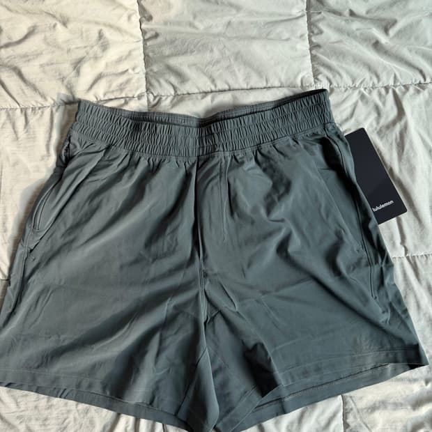 룰루레몬 페이스 브레이커 남성 5인치 라이너리스 m 사이즈 새상품 판매합