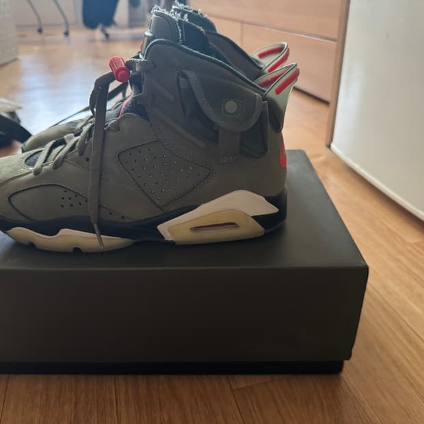 나이키 조던6 x 트래비스스캇 올리브