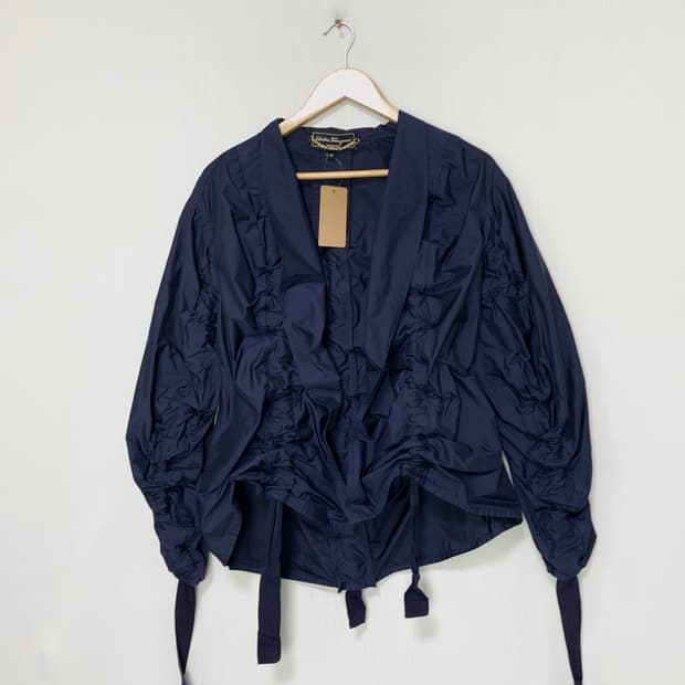 페라가모 아방가르드 셔링 디테일 오픈형 자켓 네이비 38 꼼데가르송st