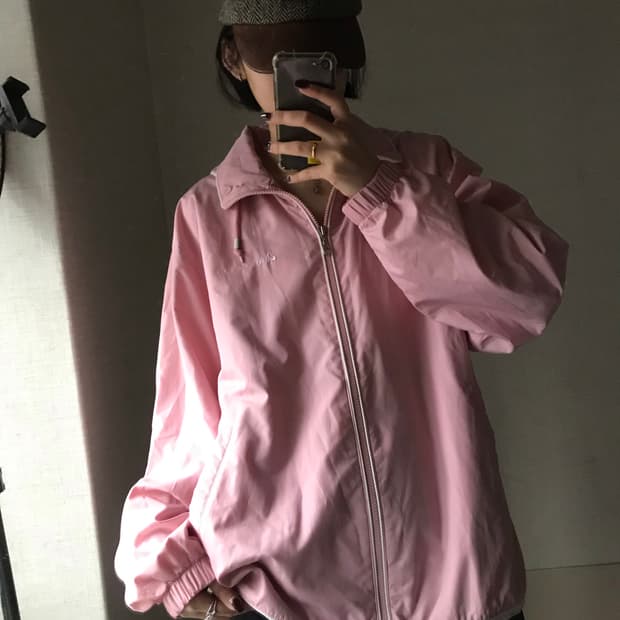 아식스 연핑크 오버핏 바람막이