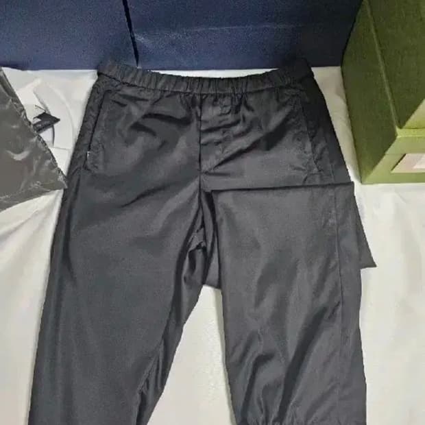 (새상품급)프라다 리나일론 삼각로고 조거팬츠 46
