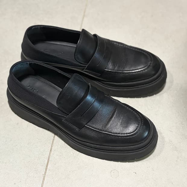 자라(ZARA) 남성 청키 로퍼 블랙