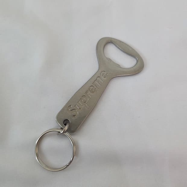 슈프림 보틀 오프너 키체인 실버