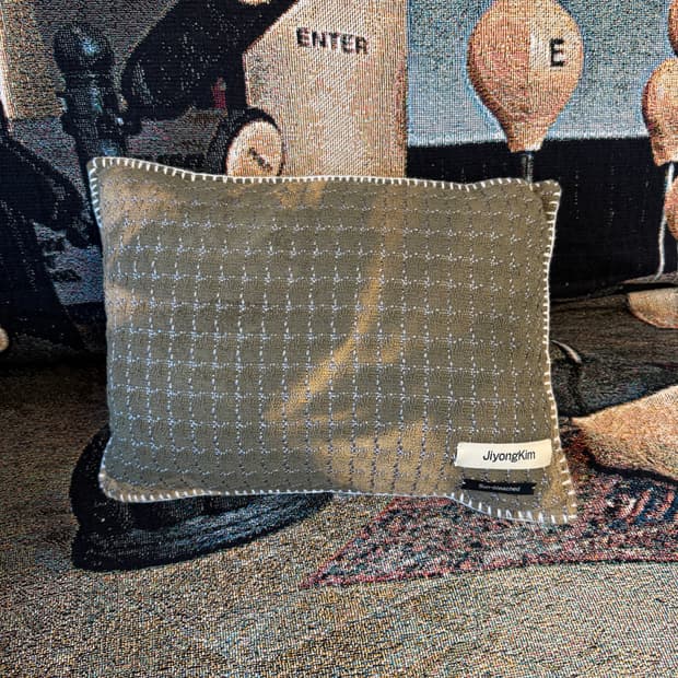 지용킴 쿠션 카키