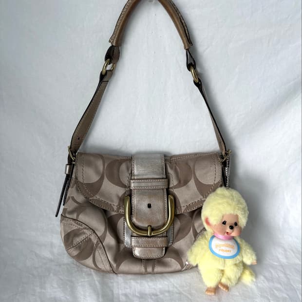 Coach ivory shoulder bag