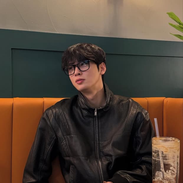 생로랑 차은우 가죽점퍼 52 