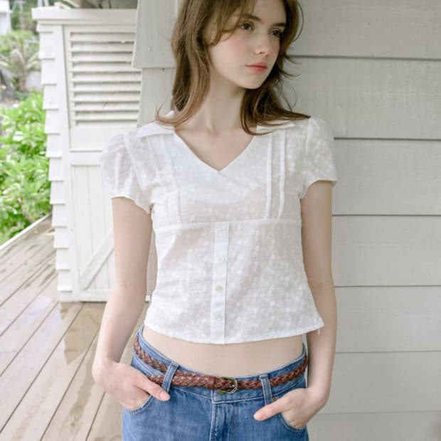 [새상품] 레터프롬문 베키아 브이넥 카라 블라우스 (S)