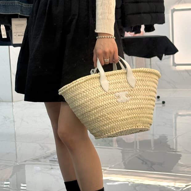 (새상품) 셀린느 틴 트리옹프 파니에 팜 리프 카프스킨 화이트