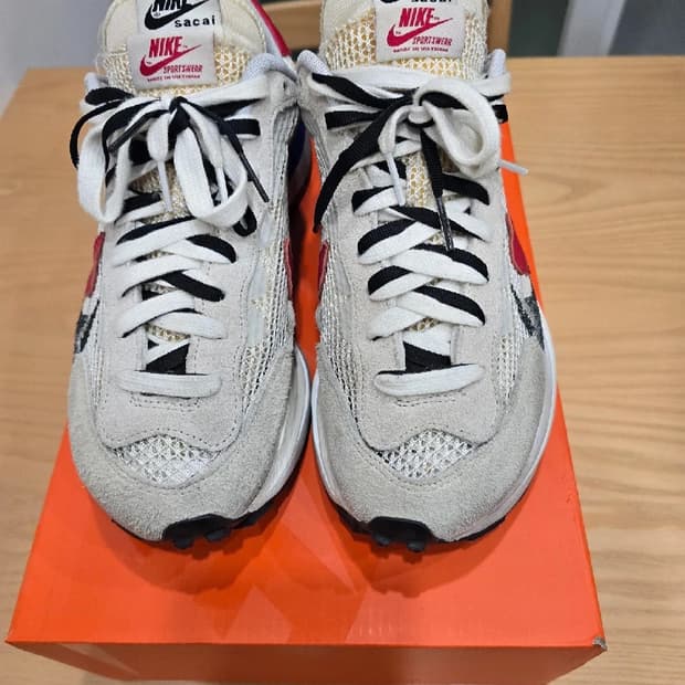 나이키 베이버와플 사카이 푸시아