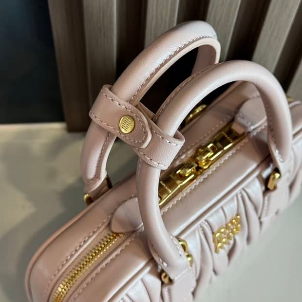 미우 미우 아르카디 마테라쎄 나파 레더 미니백