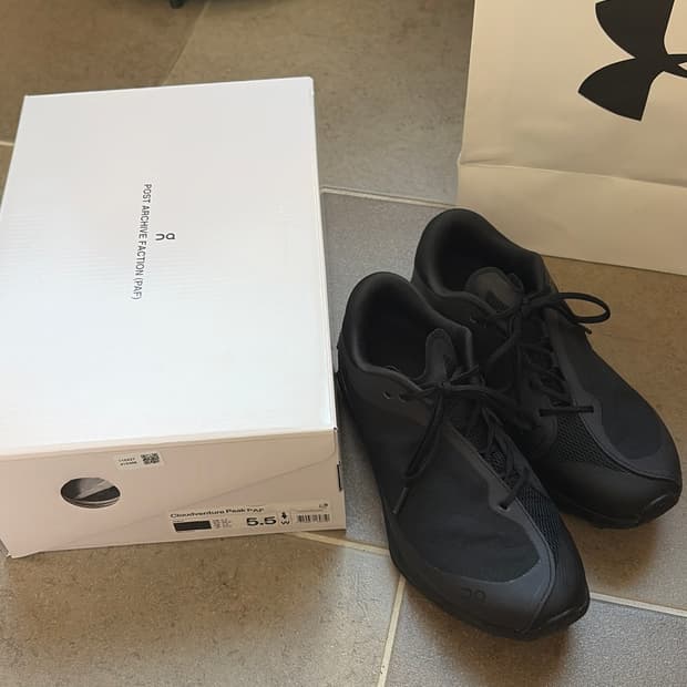 (W) 온 러닝 x 파프 클라우드벤쳐 피크 올블랙