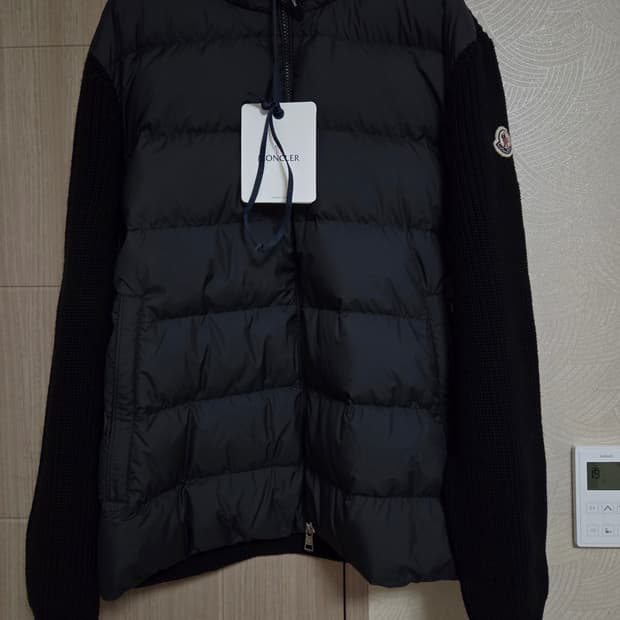 몽클레어 남성 니트 패딩 블랙 색상 