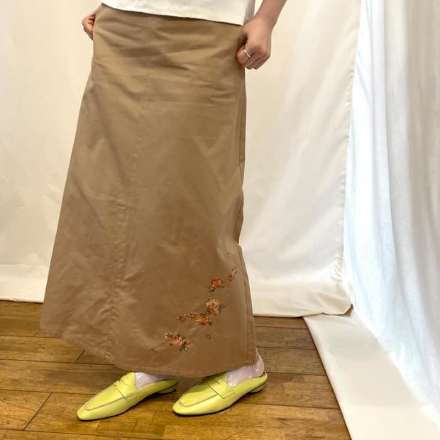 flower embroidered skirt